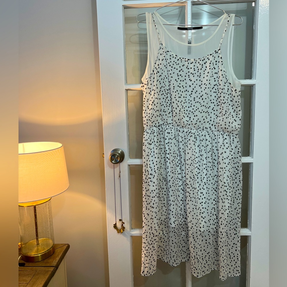 Black and White Kensie Flowy Midi Dress
